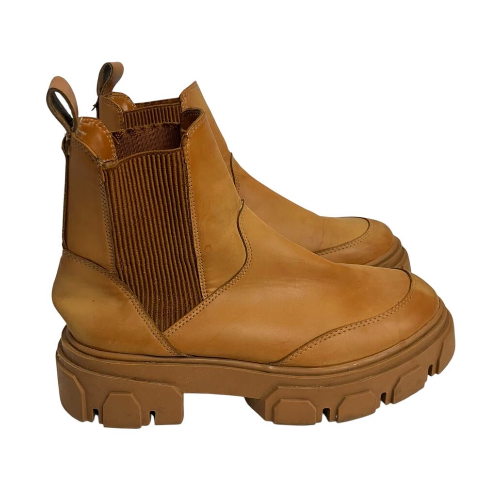 FARM RIO Women's Tan Lug sole Chelsea Boots Size 9